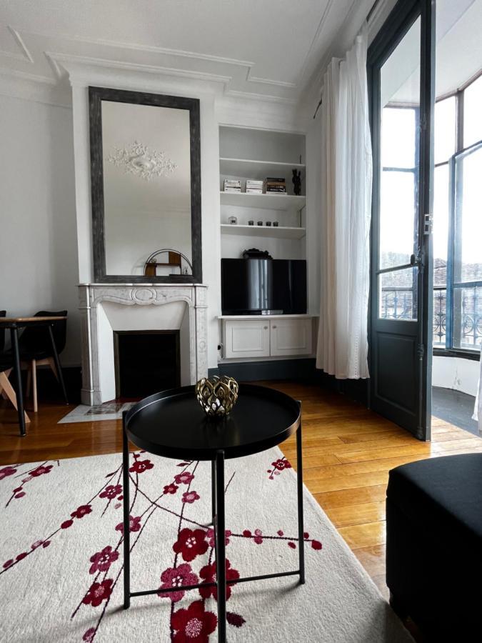 Superbe Appartement Belifontain Coeur De Ville ฟงแตนโบล ภายนอก รูปภาพ